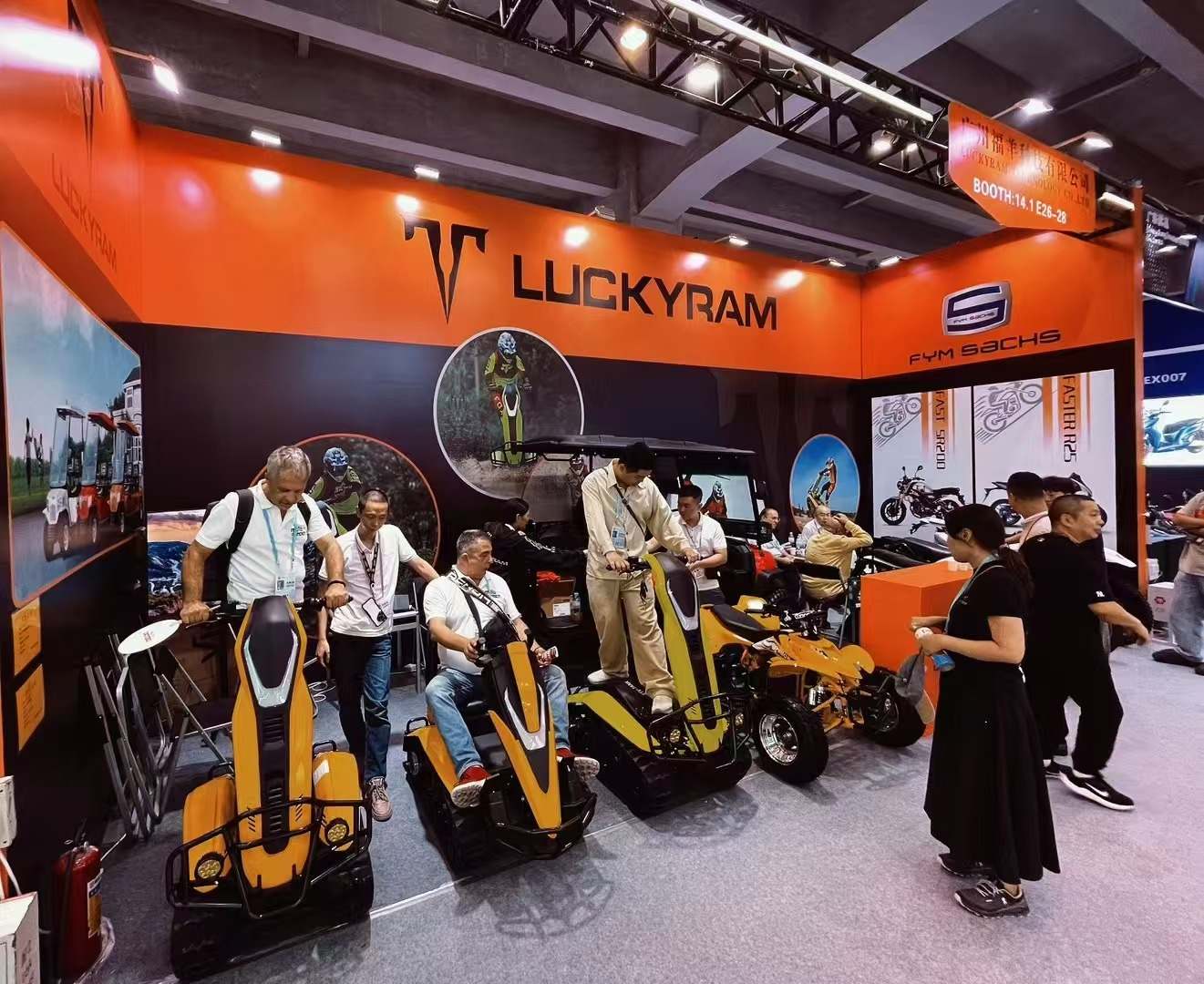 ကံကောင်းခြင်း ATV သည် 136 ကြိမ်မြောက် Canton Fair မှနိုင်ငံခြားဝယ်လက်များကိုကြည့်ရှုသည်