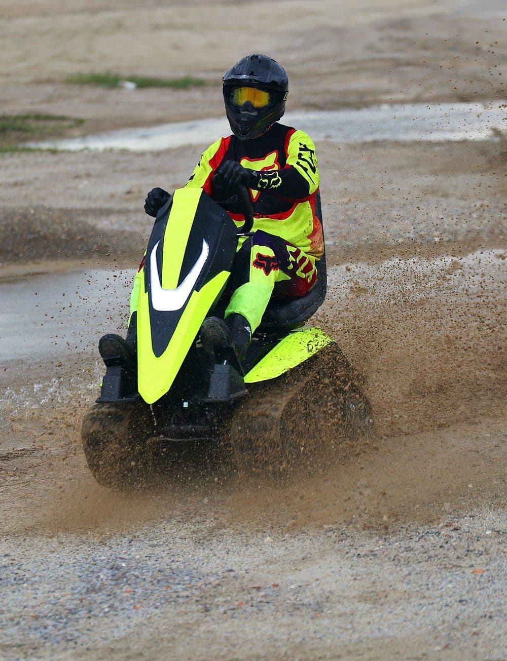 72V လစ်သီယမ်ဘက်ထရီသည် Dual-tracked Off-road Electric Kart ETV ဖြစ်သည်။