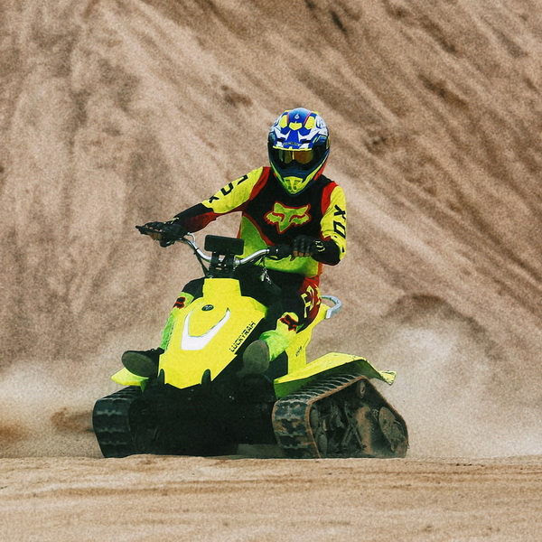 လျှပ်စစ် SnowMobile-Riding