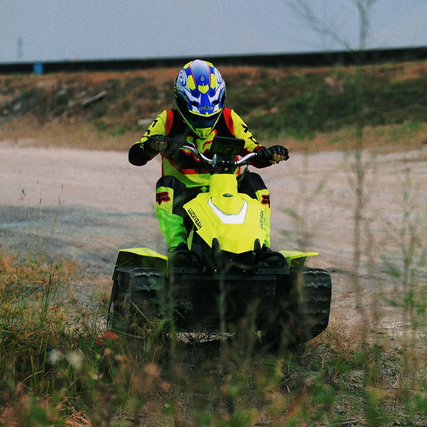Etv-8 Electric Dual-Track Snowmobile သည် လမ်းအပြင်ဘက် လှုပ်ရှားမှုများအတွက် သင့်လျော်သည်။
